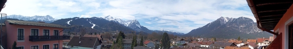 Frontansicht Posthotel mit Terrasse Front